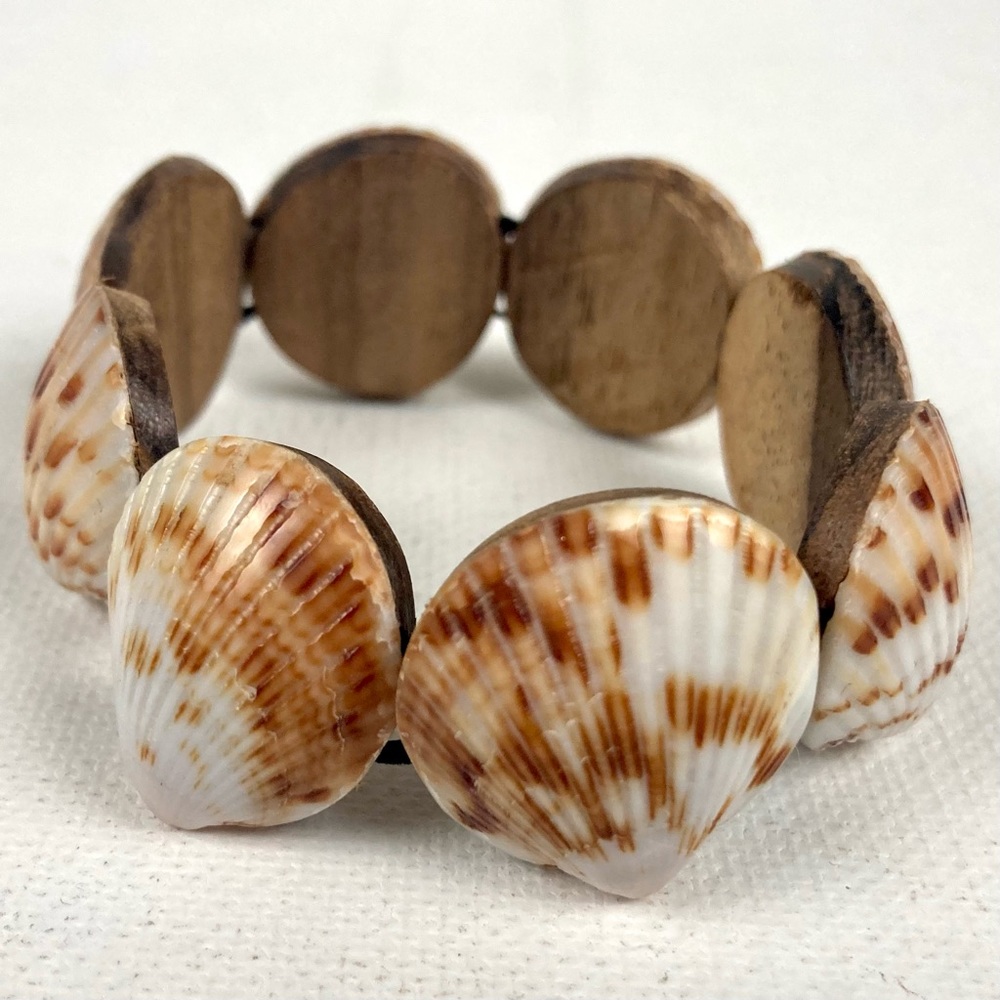 Beach Bracelet. Shell & Wood Backing.
